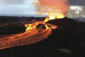 Havajų vulkanų lava pamažu didina salos plotą