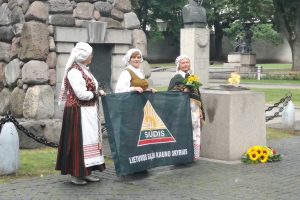 Kauniečiai Juodojo kaspino dieną giedojo Lietuvos ir Ukrainos himnus