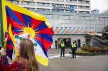 Vilniuje – piketas prie Kinijos ambasados: reikalaujama spręsti žmogaus teisių Tibete klausimus