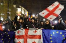 Trečią savaitę tęsiantis protestams Sakartvele rengiami prezidento rinkimai