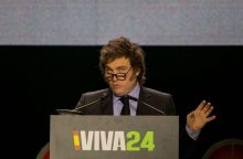 J. Milei pavadino Ispanijos sprendimą atšaukti ambasadorių Argentinoje „absurdišku“