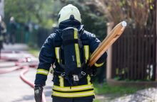 Druskininkuose degė sandėliukas, iš namo teko evakuoti žmones