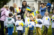 Olimpinis piknikas prezidentūros kiemelyje sportuoti subūrė šimtus vaikų