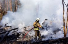 Tragedija Vilniaus rajone: per gaisrą vagonėlyje žuvo jame gyvenęs vienišas žmogus