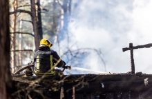 Panevėžyje degė negyvenamas namas: įtariamas padegimas