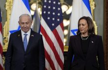 Po sunkių derybų su B. Netanyahu K. Harris sako netylėsianti dėl Gazos Ruožo