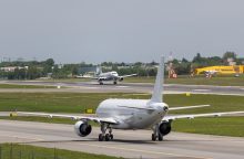 Vilniaus oro uoste dėl liūties negalėjo nusileisti septyni lėktuvai