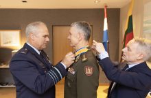 Kariuomenės vadui V. Rupšiui įteiktas valstybinis Nyderlandų apdovanojimas