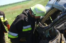Šventinę dieną – tragedija Prienų rajone: „VW Bora“ nuvažiavo nuo kelio ir vertėsi, žuvo žmogus