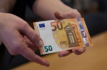 Ir vėl: iš bankomatų išgryninti du netikri 50 eurų banknotai