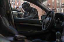 Dingo Aleksoto aikštelėje stovėjęs „VW Passat“: policija ieško vagies