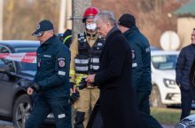 G. Nausėda ir kiti pareigūnai lankėsi lėktuvo aviakatastrofos vietoje