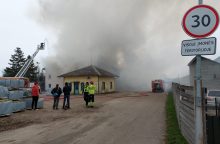 Dėl gaisro Kretingoje galima oro tarša bei draudžiamas automobilių eismas Klaipėdos gatvėje