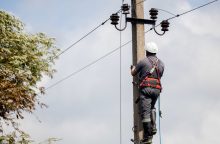 Šalinti elektros tiekimo sutrikimus Joniškio rajone siunčiami Latvijos elektrikai