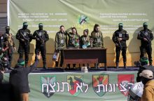 „Hamas“ perdavė keturias izraelietes įkaites 